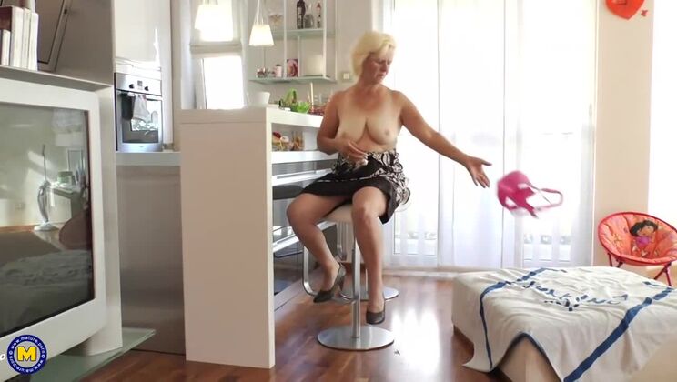 [Mature.nl] - Janice the Horny Housewife Loves Solo Play