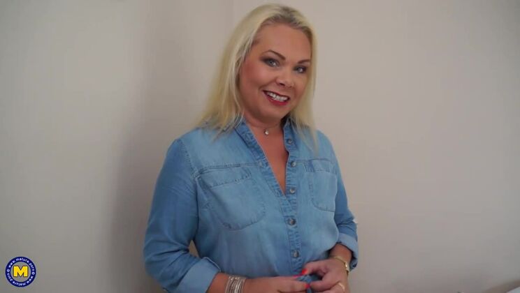 [Mature.nl] - British Babe Francesca Kitten Fingers Her Hot Wet Hole - Francesca Kitten