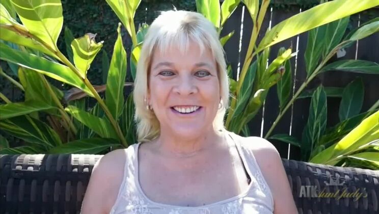 [AuntJudys] - Mature Sindy Silver Exposes Herself