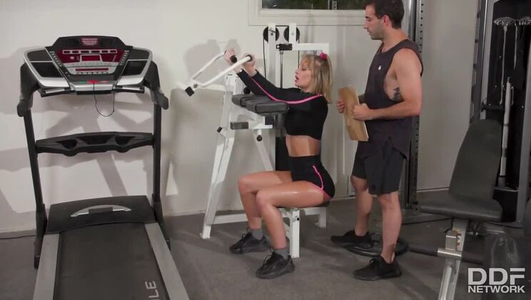 [DDFNetwork] - Blonde Daisy Stone's Big Ass in Action - Daisy Stone