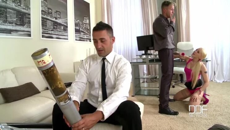 [HandsOnHardcore] - Lola Taylor in High Heels Gets Fucked