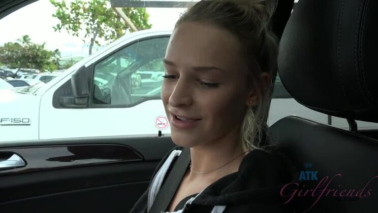 [ATKGirlfriends] - Girlfriend Emma Hix Loves Pissing on the Beach