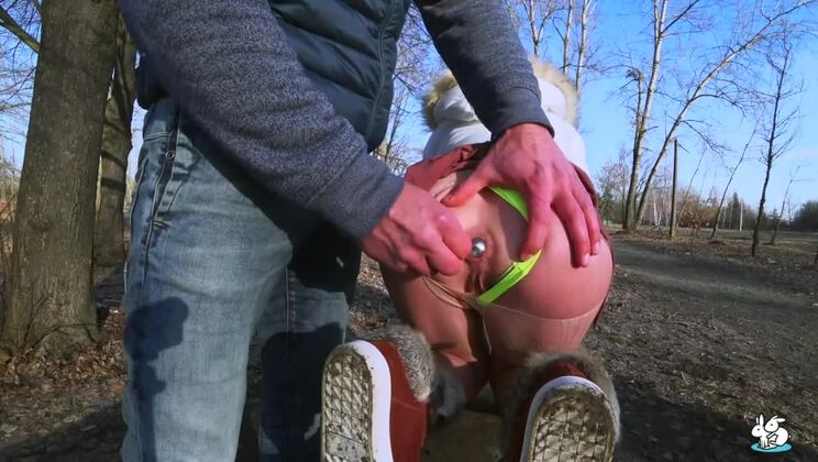 [TrueAmateurs] - Mia Bandini's Creampie Fucking Against a Tree - Mia Bandini