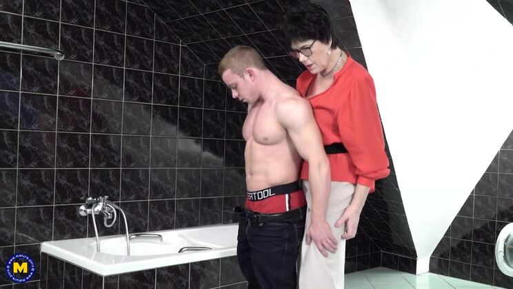 [Mature.nl] - Cougar Finds Toy Boy Masturbating in the Shower