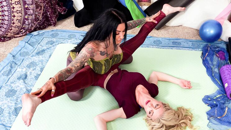 [Girlsway] - Tattooed MILF and Young Lesbian Enjoy 69