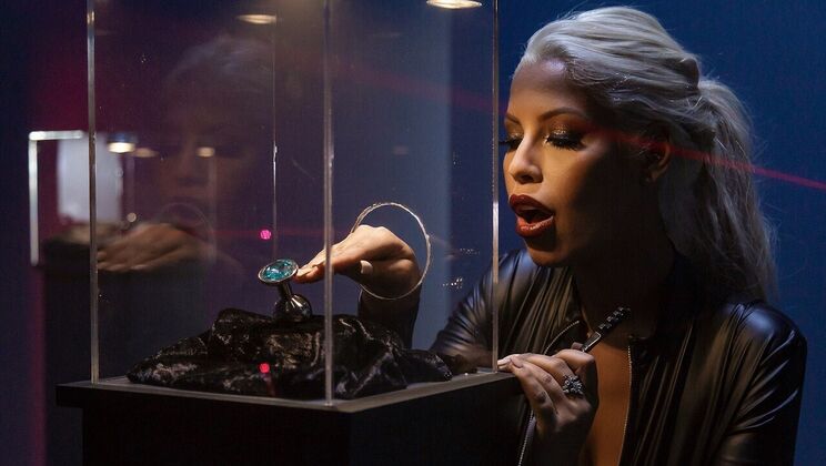 [Brazzers] - Police Officer Fucks Burglar with Butt Plug