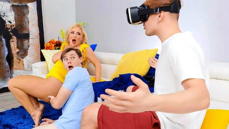 [Brazzers] - VR Blowjob with Savannah Bond