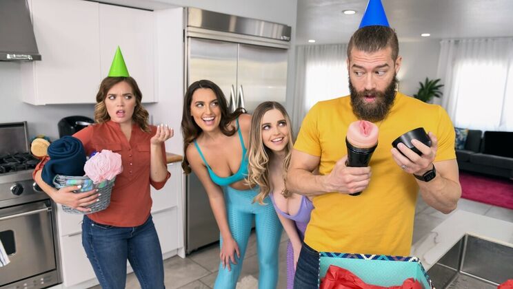 [Brazzers] - Lesbian Roommate Sex Party
