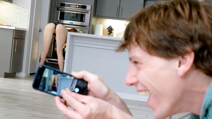 [GingerPatch] - Candid Pics of Ginger Pal's Mom - Rion King - Lauren Phillips