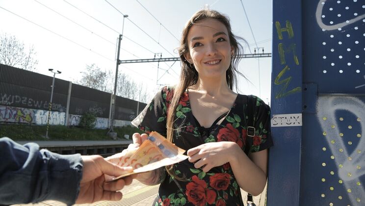 [PublicAgent] - European Amateur Takes a Facial Outdoors - Max Dior - Kylie Nymphette