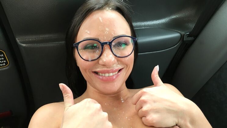 [FakeTaxi] - Russian Girl Fucks Boyfriend's Face - John - Alysa Gap