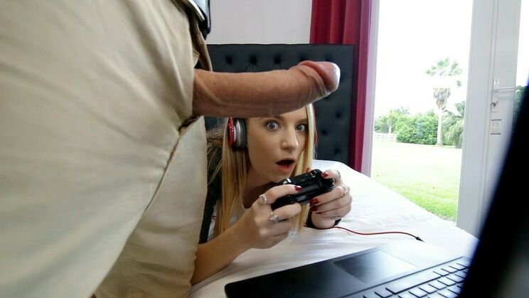 [Don'tBreakMe] - Gamer Chick Sucks Cock in Cowgirl