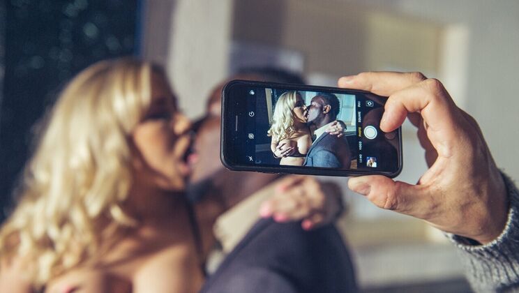 [FakeHubOriginals] - Shaved and Ready: Karlie Simon's Hot Scene - Karlie Simon - Antonio Black - Marc Kaye