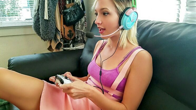 [MOFOSB-Sides] - Gaming Hottie Plays with Huge Dick - Eliza Jane - Bash