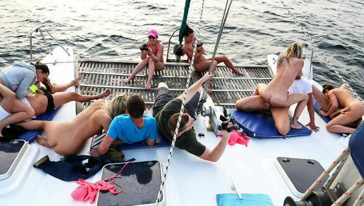[SummerSinners] - Cumshot on the Boat Part 2 - Julia De Lucia - Mea Melone - Jimena Lago - Bianca Ferrero - Angel Piaf