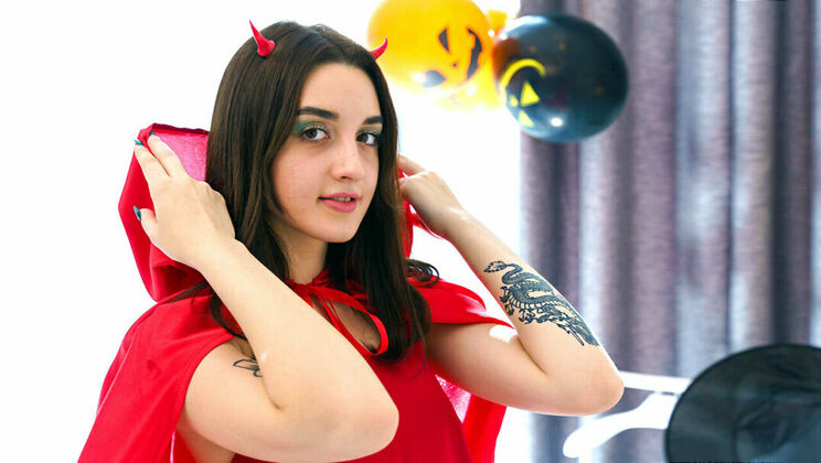 [ClubSweethearts] - Shaved European Brunette's Halloween Self-Love Session - Eva Tender