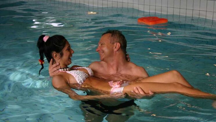 [Oldje] - Sheridan's Natural Tits Bouncing in the Water - Bob - Sheridan