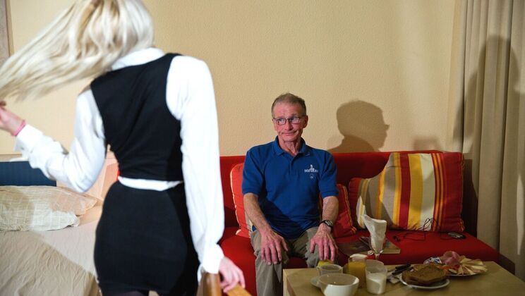 [Oldje] - Lolita’s 69 and Cumshot Adventure on Room Service