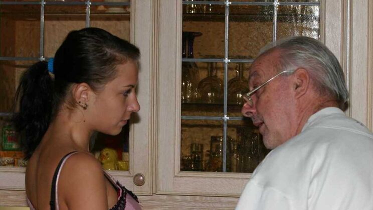 [Oldje] - Brunette Maid Deepthroats Older Man - Sicke - Ulma