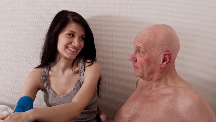 [Oldje] - Guest Room Cleaning Leads to Sex - Hugo - Lilli