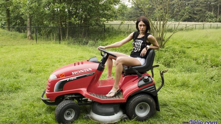 [Oldje] - Cumshot Delight on the Farm - Erika Bellucci - Attilah