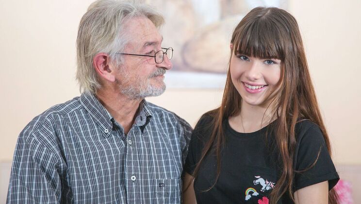 [Oldje] - Old Man Enjoys Maid's Handjob - Luna Rival - Olivier