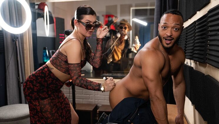 [TransAngels] - Dillon Diaz's Big Cock in Daisy Taylor's Mouth - Daisy Taylor - Dillon Diaz