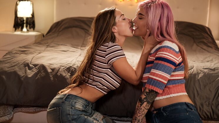 [SweetHeartVideo] - Ashlee and Abigail's Tattooed Bodies - Abigail Mac - Ashlee Juliet
