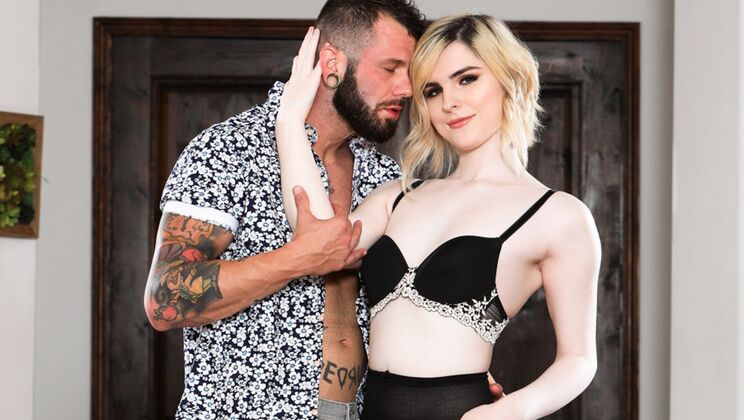 [Devil'sTgirls] - Facial Finish with Ella Hollywood in Stockings - Johnny Hill - Jean Hollywood