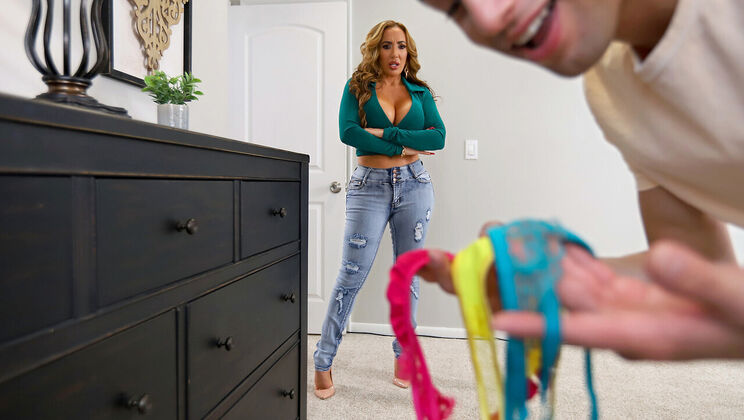 [MomsBoyToy] - Tanned Mom's Big Cock Adventure - Richelle Ryan