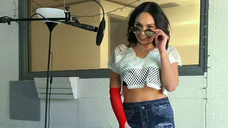 [LatinaSexTapes] - Singer Girl Banged by Tony in Studio - Tony Rubino - Selena Santana