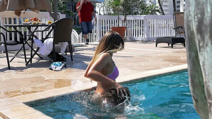 [IKnowThatGirl] - Amateur Blonde Sydney Cole in Wet Action