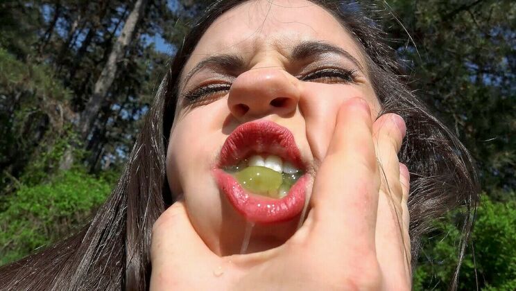 [LatinaSexTapes] - Nekane Sweet's Tits Bounce at the Park