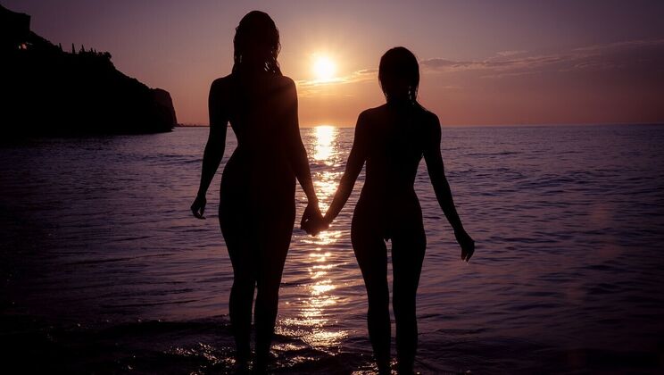 [Lesbea] - Pierced and Tattooed Lesbians at Sunrise - Lilu Moon - Honour May