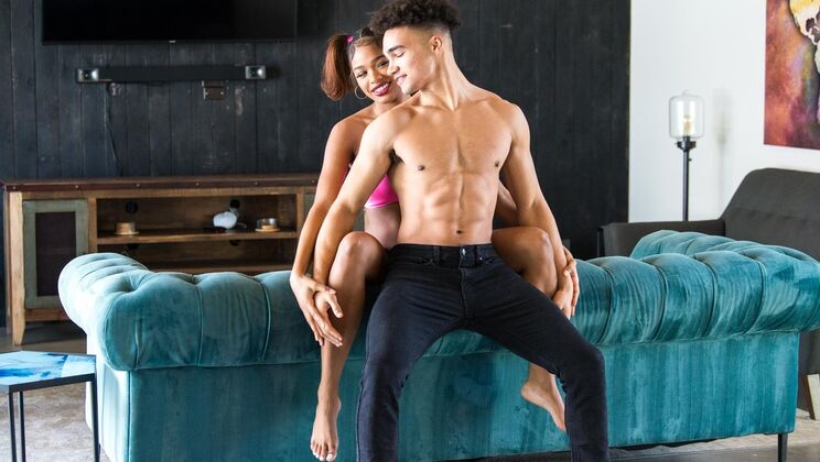 [HotGuysFuck] - Ebony Beauty Brianna Moore Rides BBC