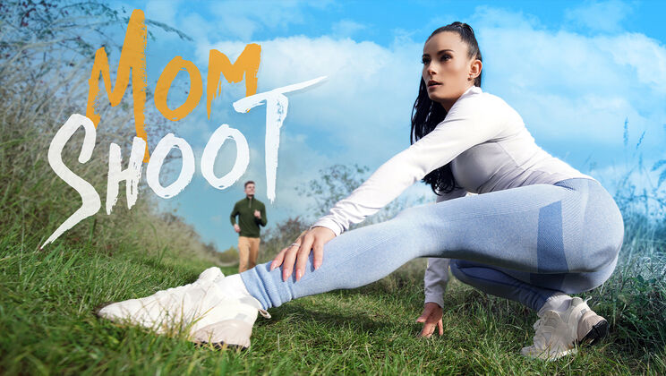 [MomShoot] - Lexi Dona Pulls It All - Lexi Dona - Matthew Meier