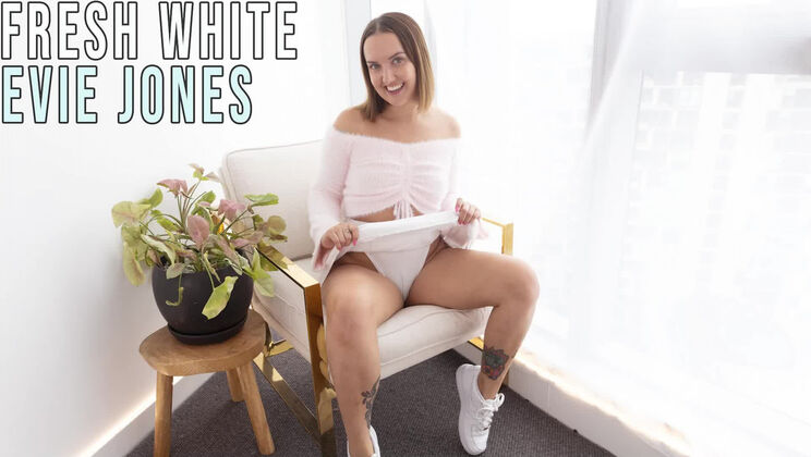 [GirlsOutWest] - Australian Babe Evie Jones Masturbates with Fingers - Evie Jones