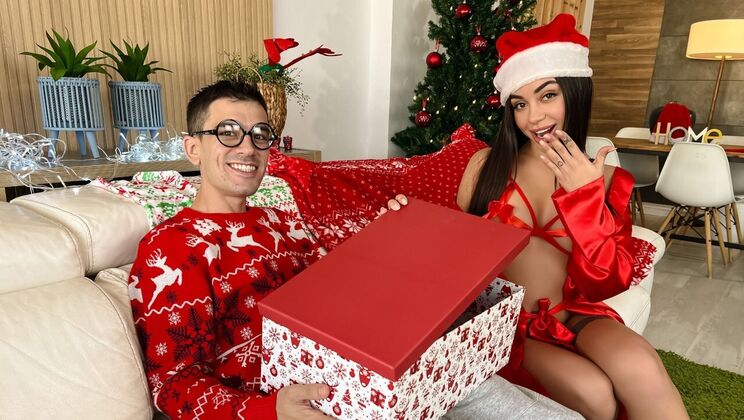 [LilHumpers] - Christmas Blowjob & Facial From Boyfriend's Roommate - Jordi El Niño Polla - Martina Smeraldi