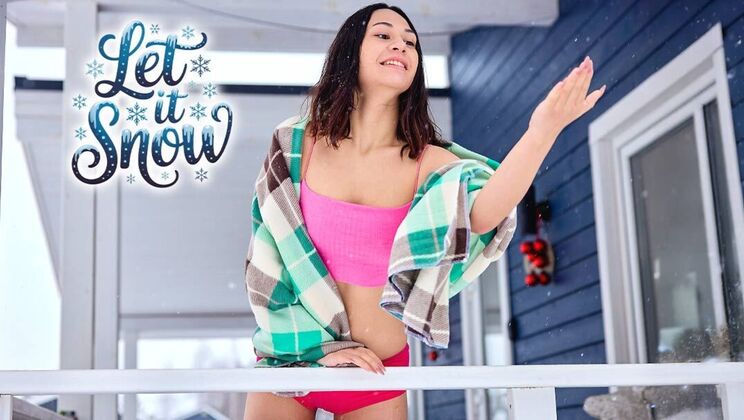 [ClubSweethearts] - Roxy Muray's Winter Masturbation: Shaved and Horny - Roxy Muray