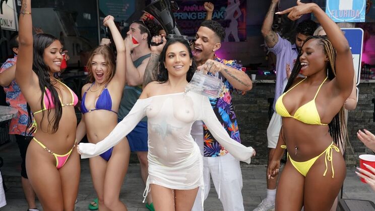 [RKPrime] - Brunette Latina Amateur Bubble Butt Doggystyle Outdoor - Mike Ox - Mira Luv